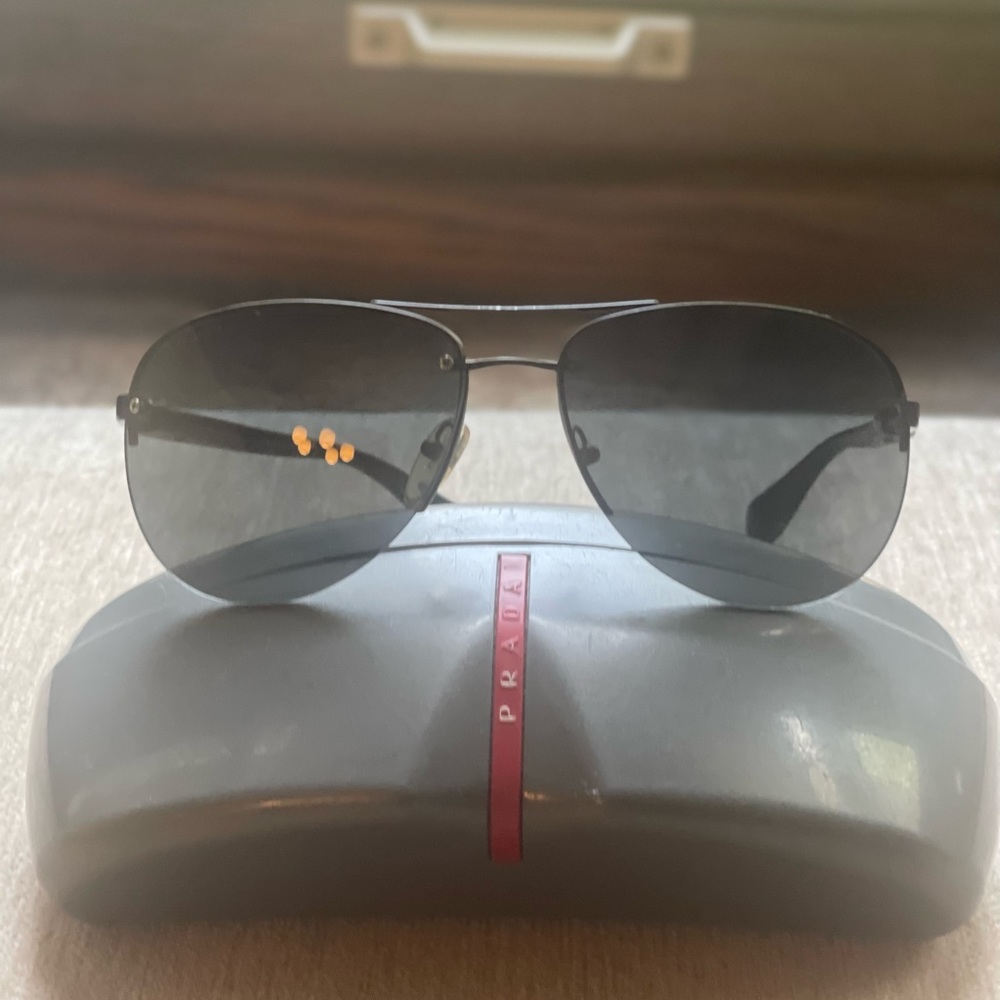 prada - Picture 3 of 3